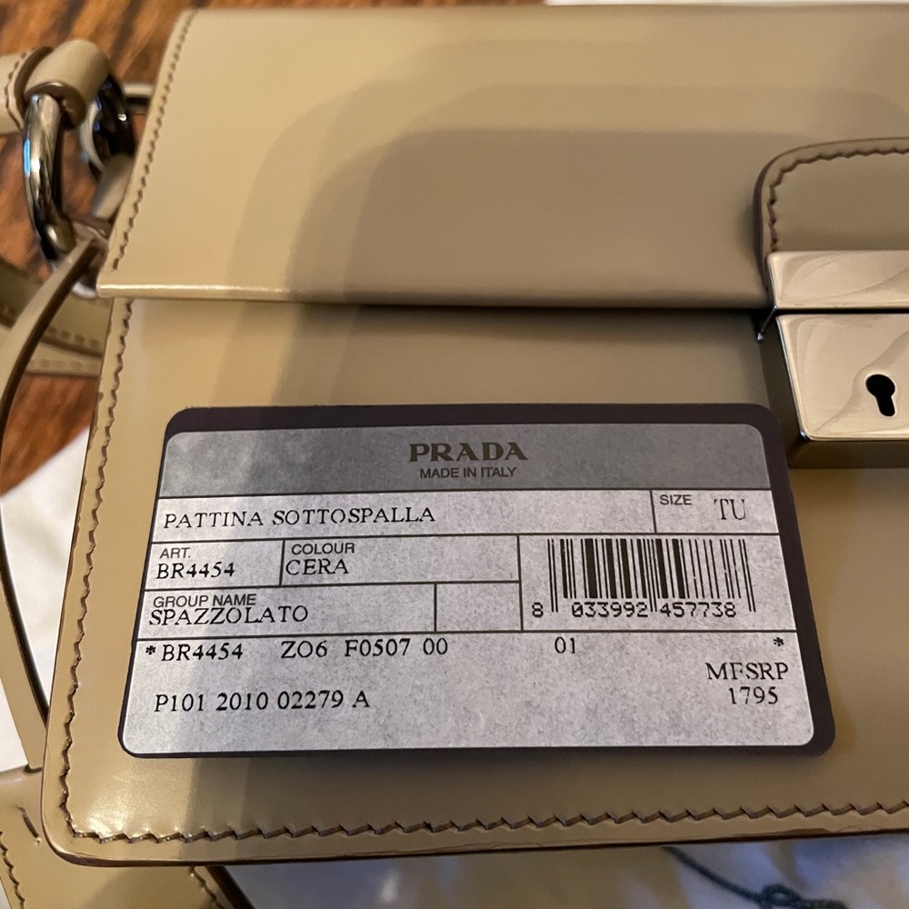 Prada leather bag - Picture 9 of 11